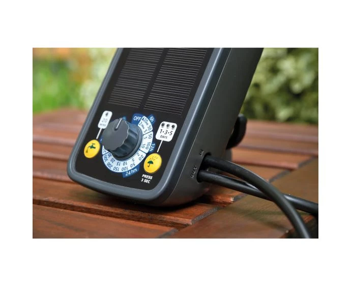 Hozelock HOZ100101033 Solar Select Irrigation Kit – Automatic Watering System with Solar-Powered Timer | 100-101-033