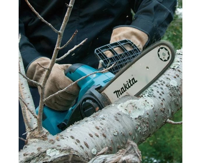 Makita Chainsaw DUC302Z 18V/36V LXT Cordless 3/8" Chain Pitch 300mm/12" 800W Bare Unit