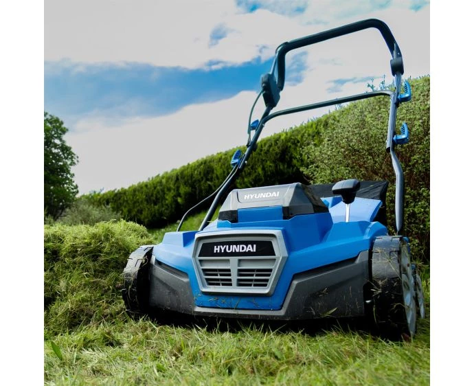 Hyundai HY2196 40V Cordless 380mm Lawn Scarifier with 2 x 4.0Ah Batteries & Charger